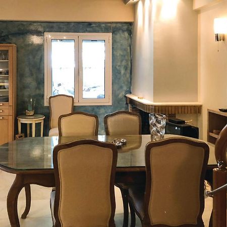 Amazing Home In Artemida With Kitchen エクステリア 写真