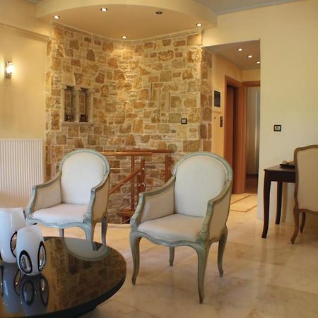 Amazing Home In Artemida With Kitchen エクステリア 写真