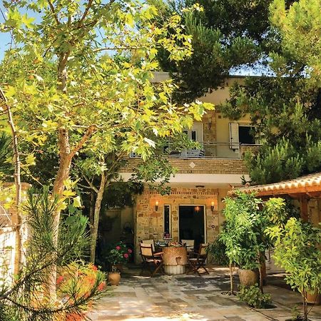 Amazing Home In Artemida With Kitchen エクステリア 写真