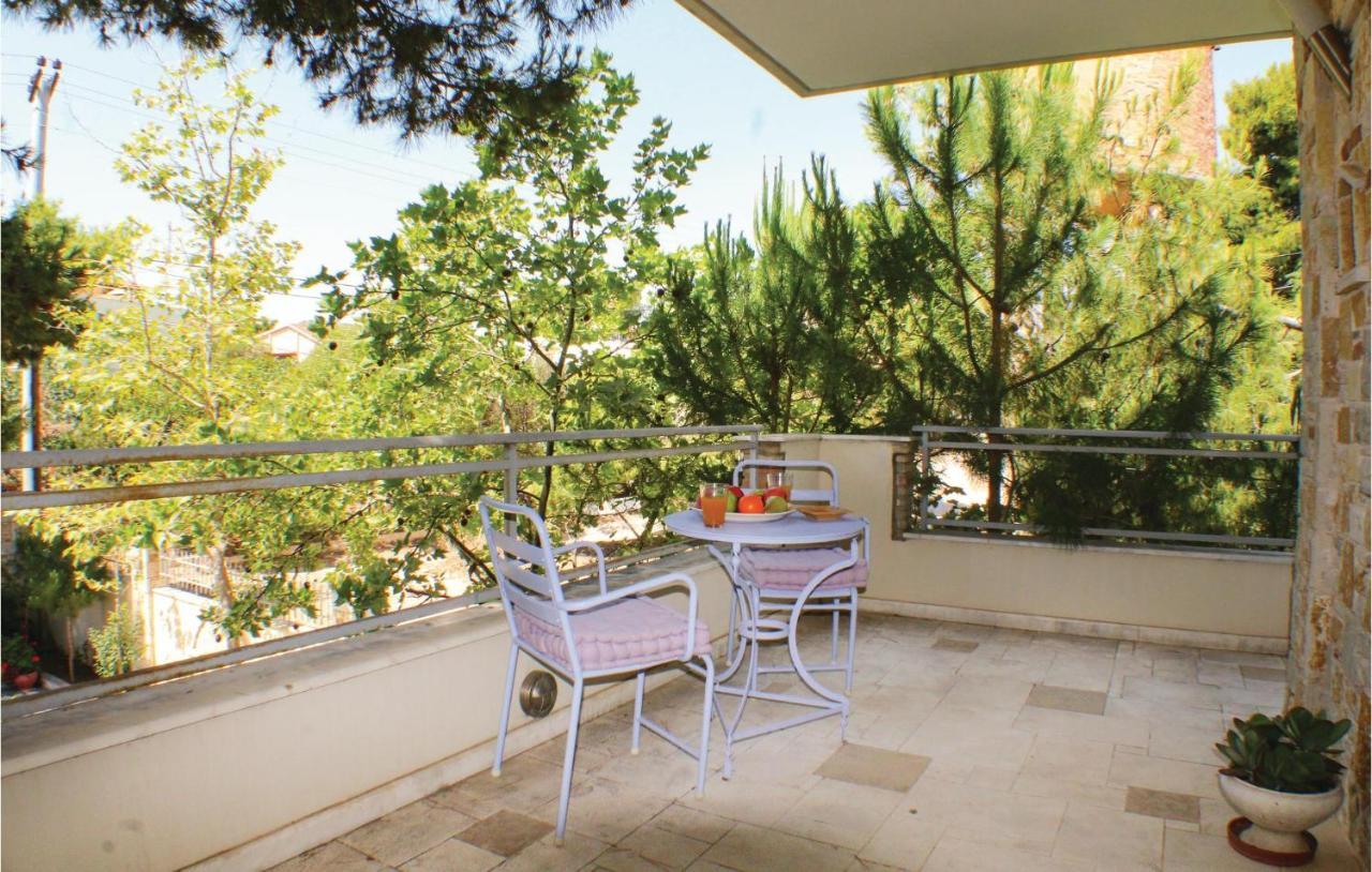 Amazing Home In Artemida With Kitchen エクステリア 写真