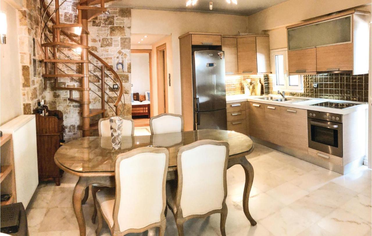 Amazing Home In Artemida With Kitchen エクステリア 写真