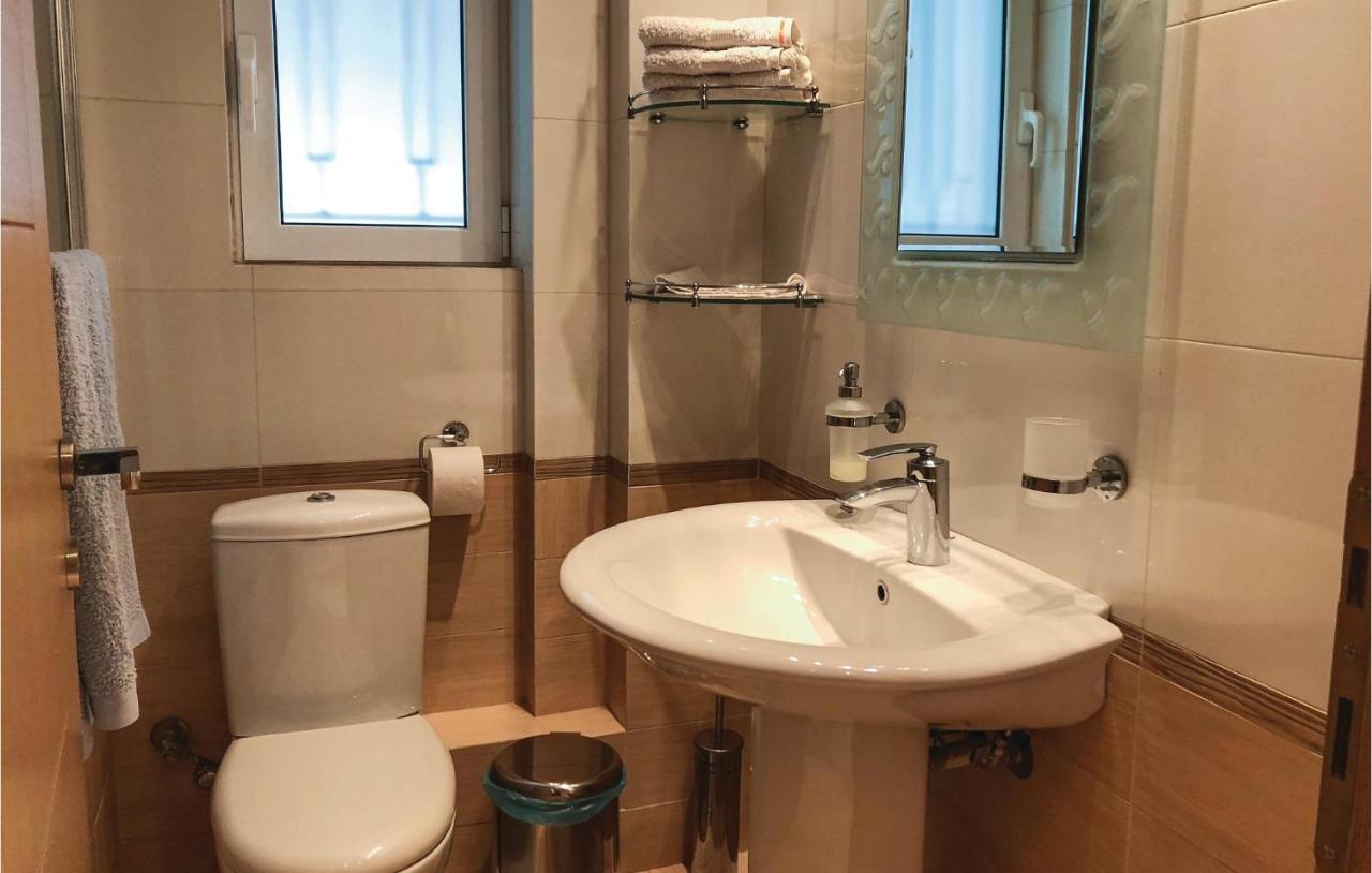 Amazing Home In Artemida With Kitchen エクステリア 写真