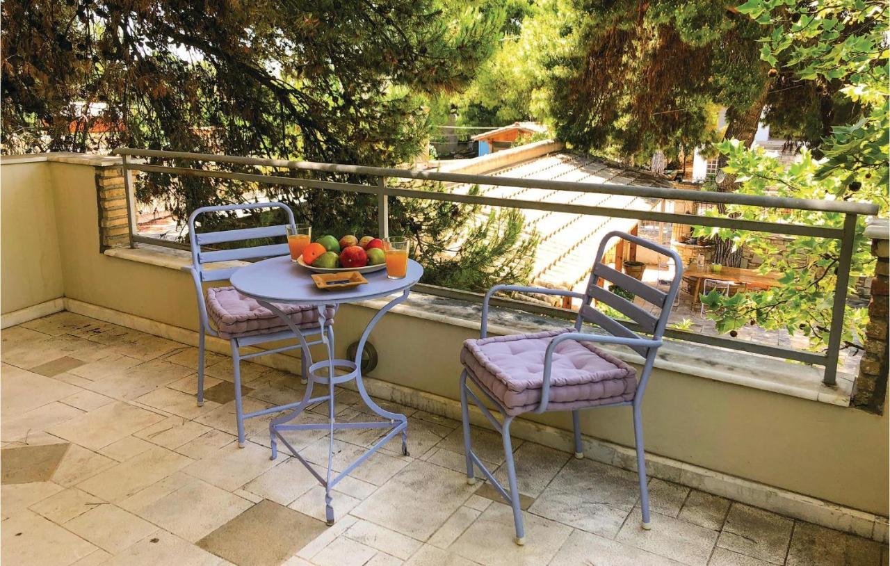 Amazing Home In Artemida With Kitchen エクステリア 写真