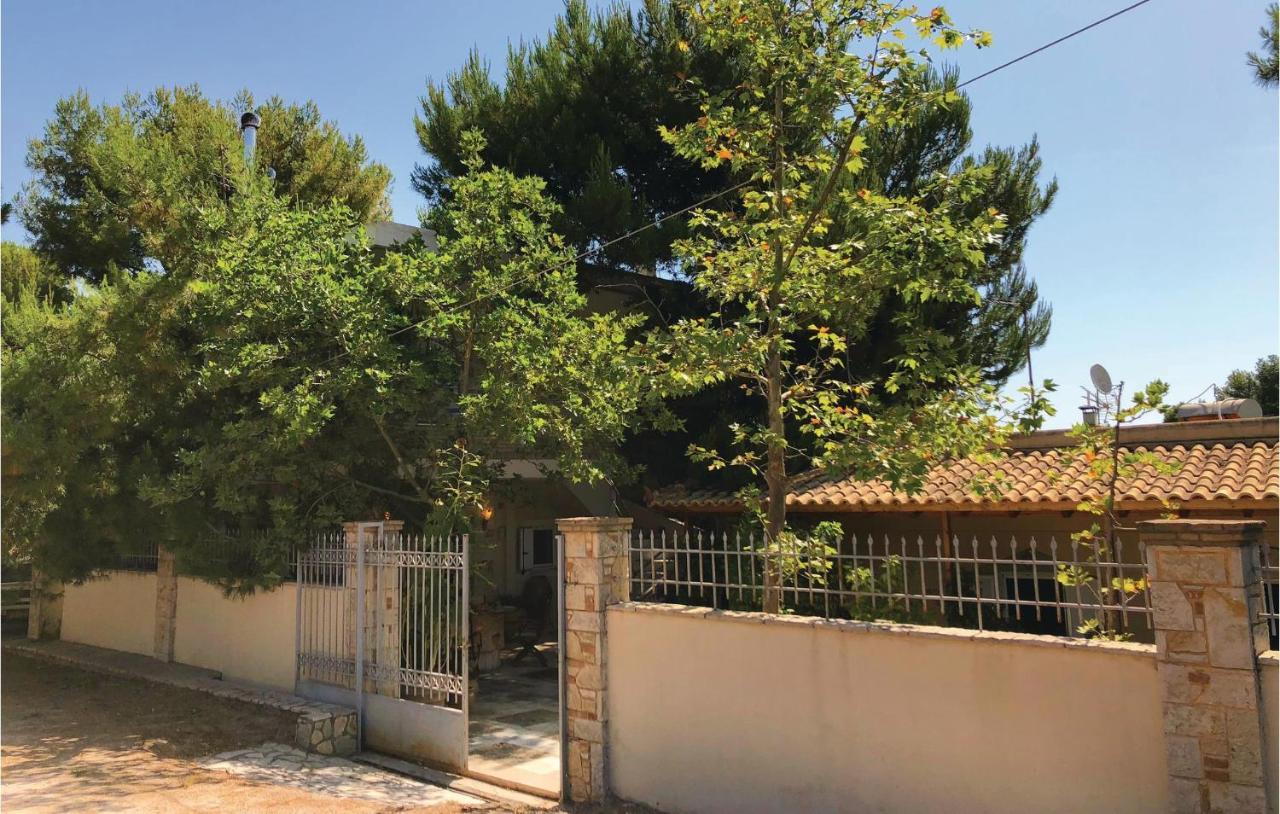 Amazing Home In Artemida With Kitchen エクステリア 写真