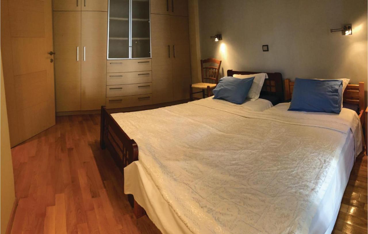 Amazing Home In Artemida With Kitchen エクステリア 写真