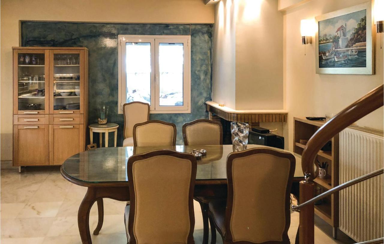 Amazing Home In Artemida With Kitchen エクステリア 写真
