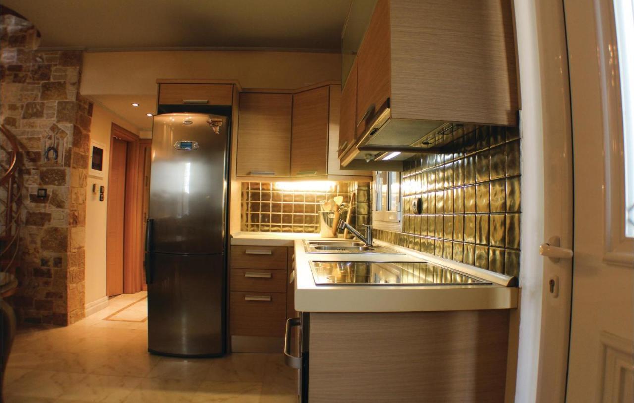 Amazing Home In Artemida With Kitchen エクステリア 写真