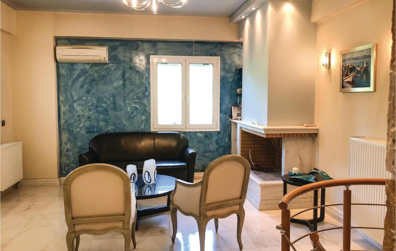 Amazing Home In Artemida With Kitchen エクステリア 写真
