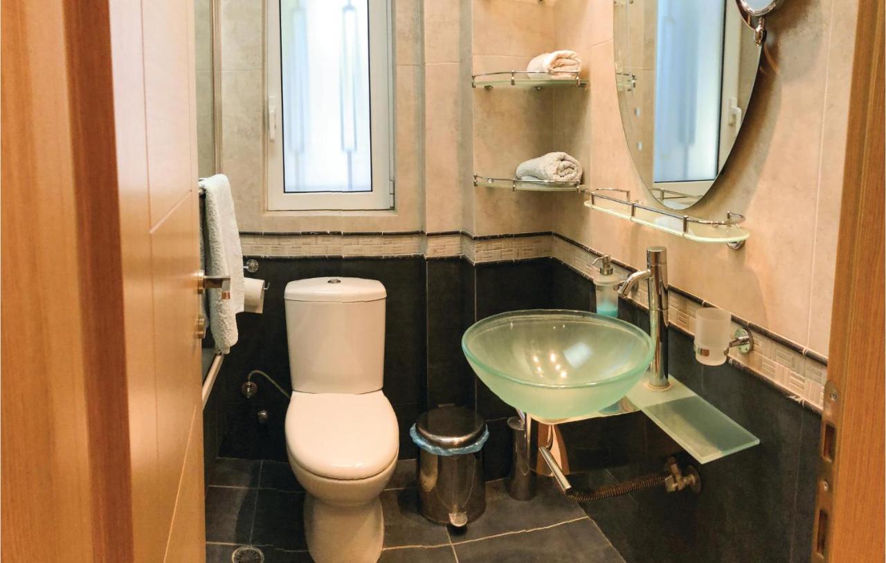 Amazing Home In Artemida With Kitchen エクステリア 写真