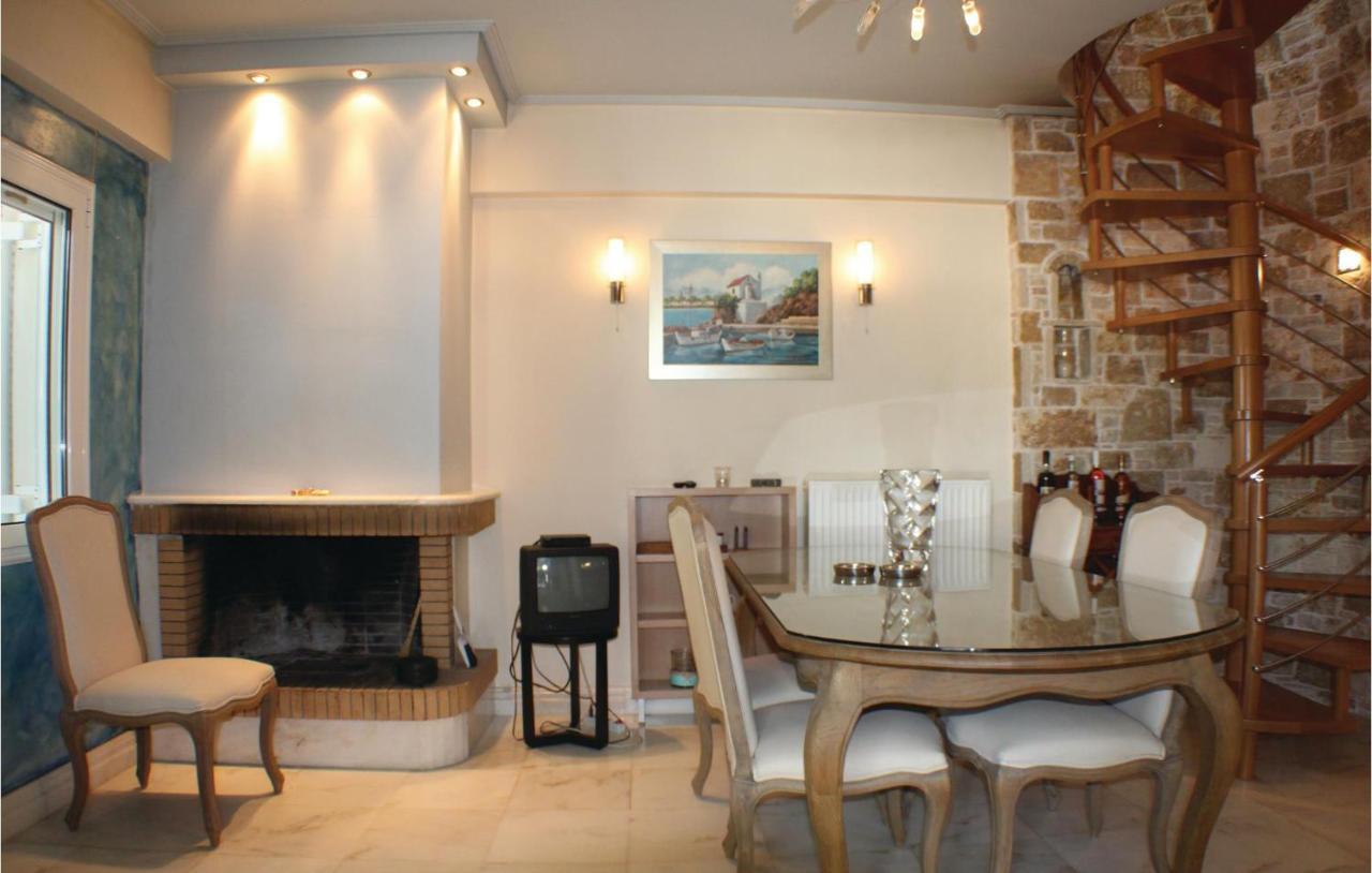 Amazing Home In Artemida With Kitchen エクステリア 写真