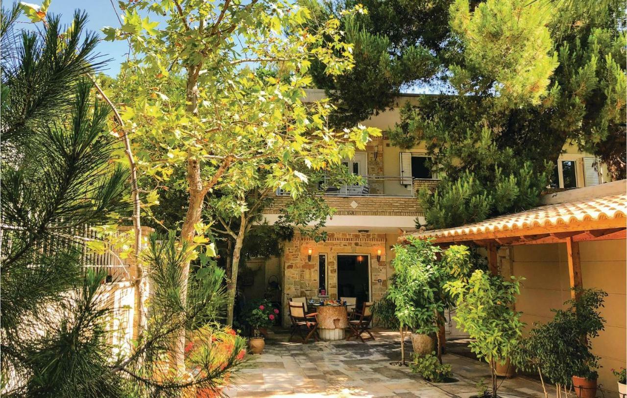 Amazing Home In Artemida With Kitchen エクステリア 写真